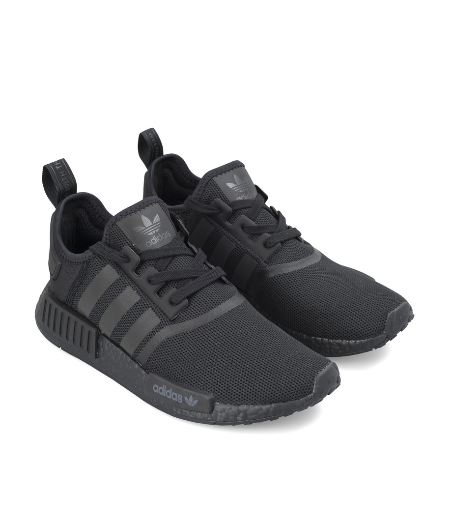 nmd_r1 triple black