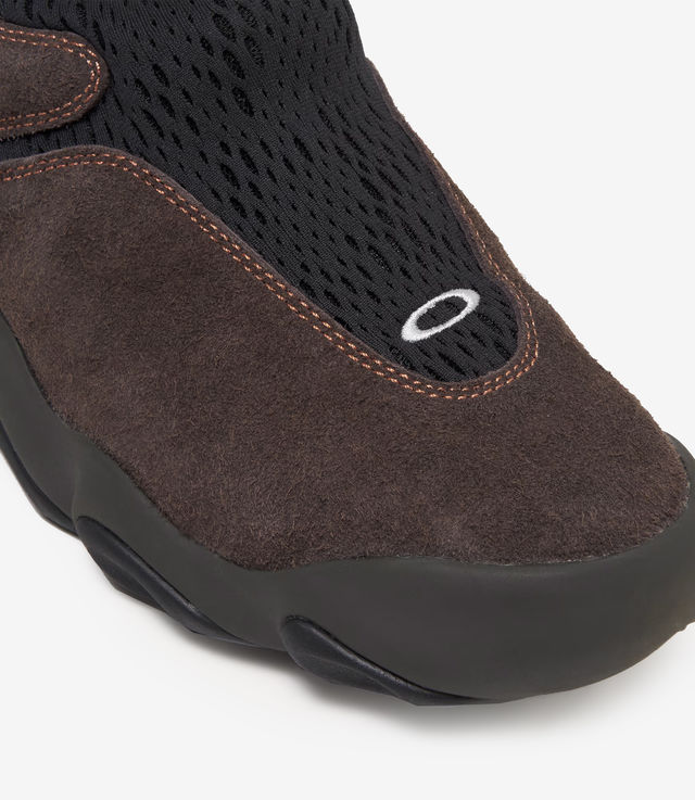 Shop Oakley Factory Team Suede Flesh Java at itk online store